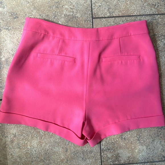 Cinq a Sept CUFFED POCKET CASUAL SHORTS - Picture 2 of 5